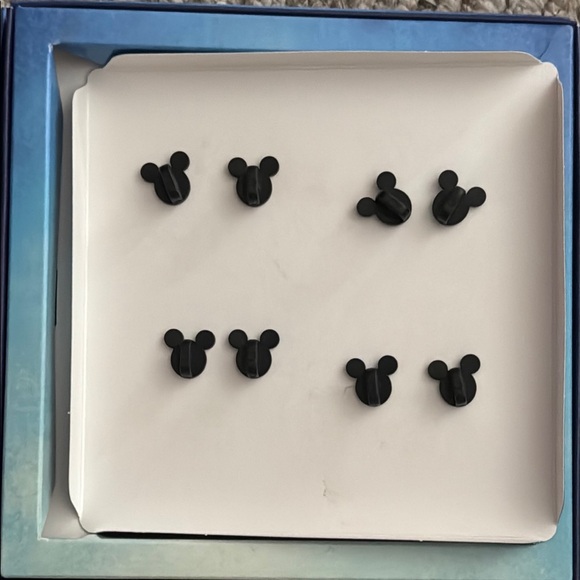 Disney Themed Collectible Pin Set - Picture 2 of 8